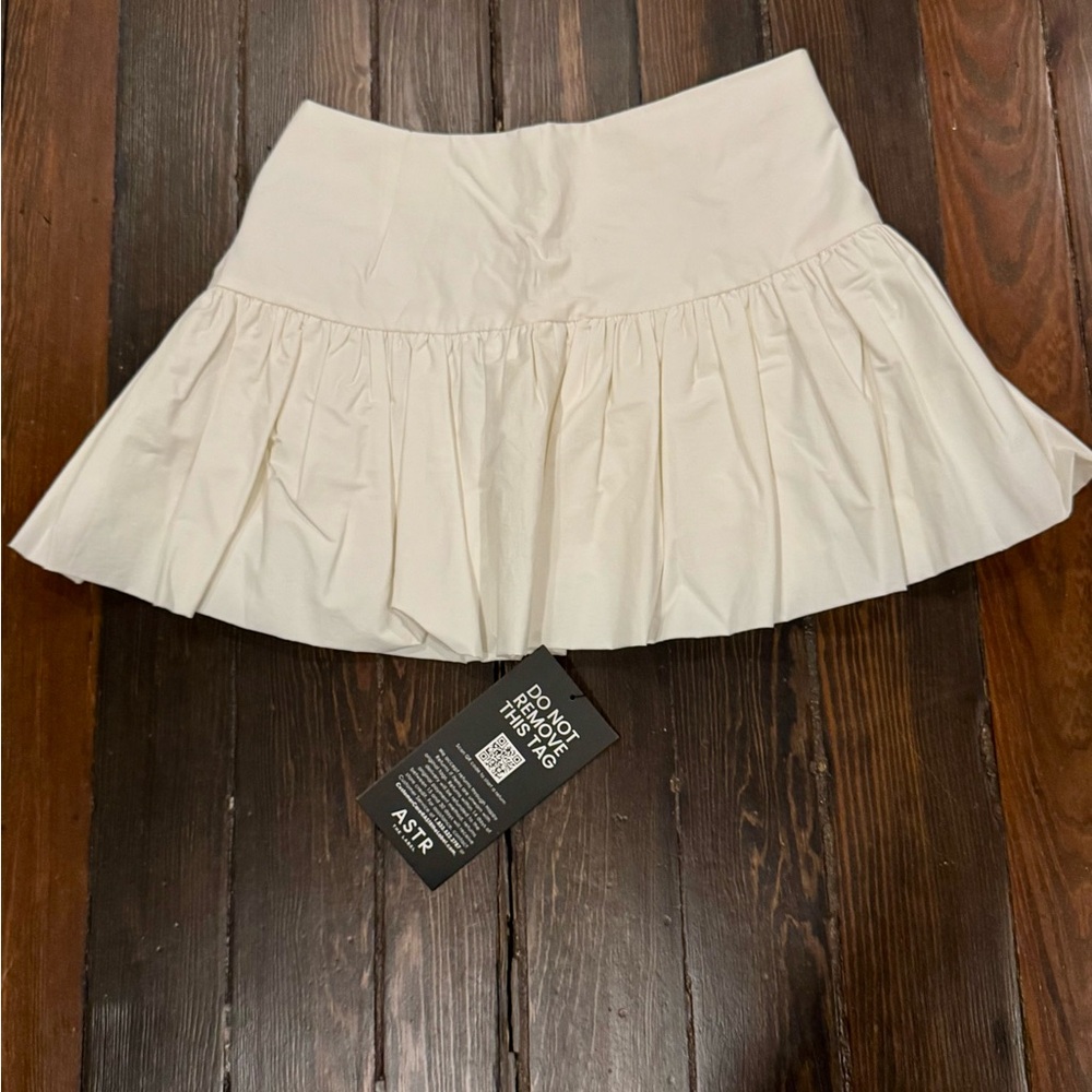 NWT ASTR the Label Jenika Mini Skirt in Off White, Size S